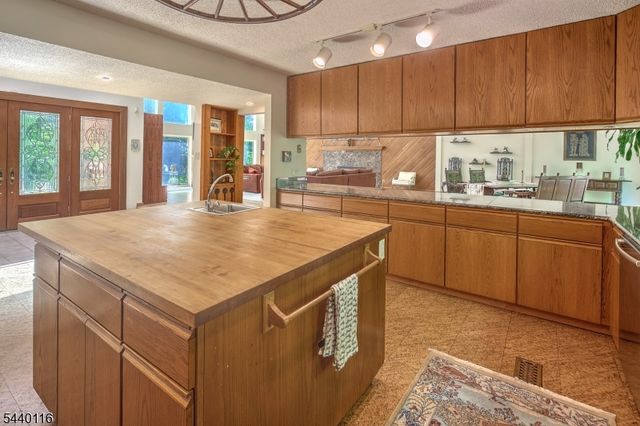 5 Thads Hill Rd, Bethlehem Twp., NJ 08827