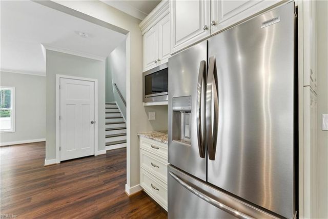 1002 Waterview Rd, Yorktown, VA 23692