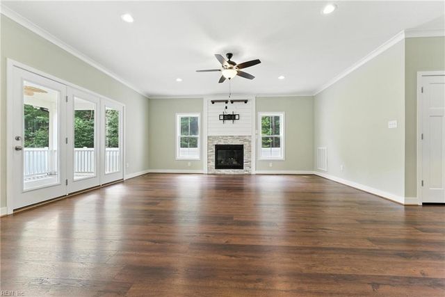 1002 Waterview Rd, Yorktown, VA 23692