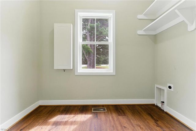 1002 Waterview Rd, Yorktown, VA 23692