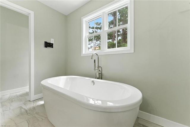 1002 Waterview Rd, Yorktown, VA 23692