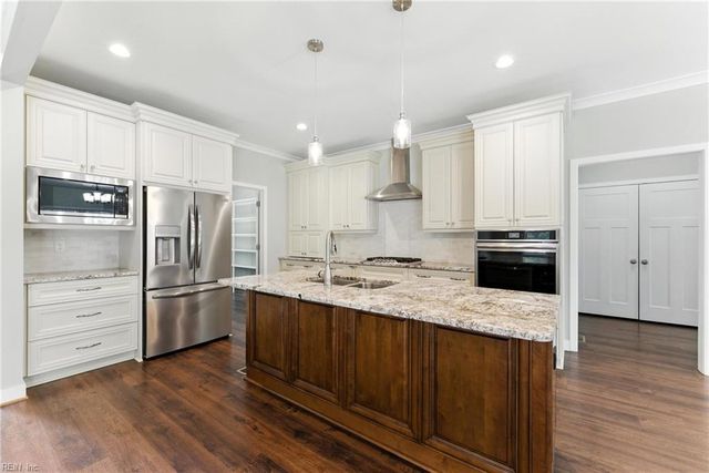 1002 Waterview Rd, Yorktown, VA 23692
