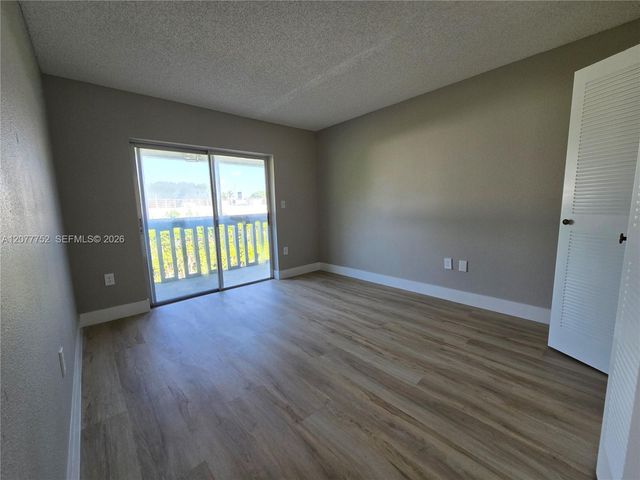 17120 SW 94th Avenue 404, Palmetto Bay, FL 33157