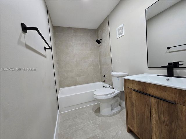 17120 SW 94th Avenue 404, Palmetto Bay, FL 33157