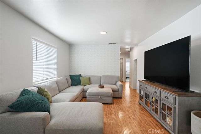 15627 Vintage, North Hills, CA 91343