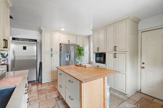 15627 Vintage, North Hills, CA 91343