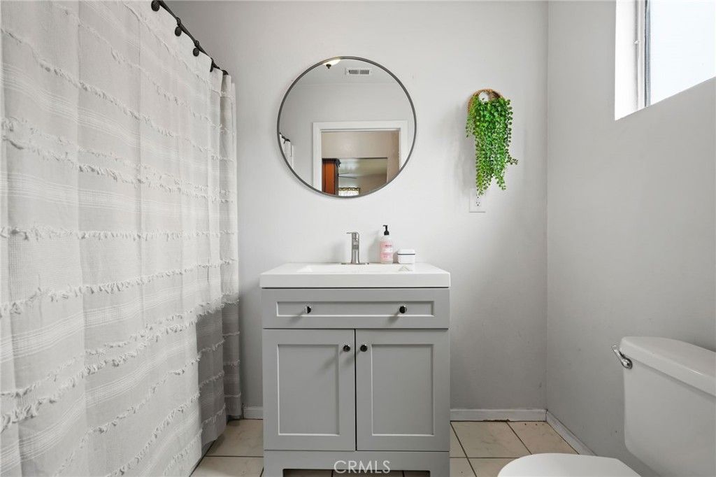 Image 15 of property listing at 15627 Vintage, North Hills, CA 91343