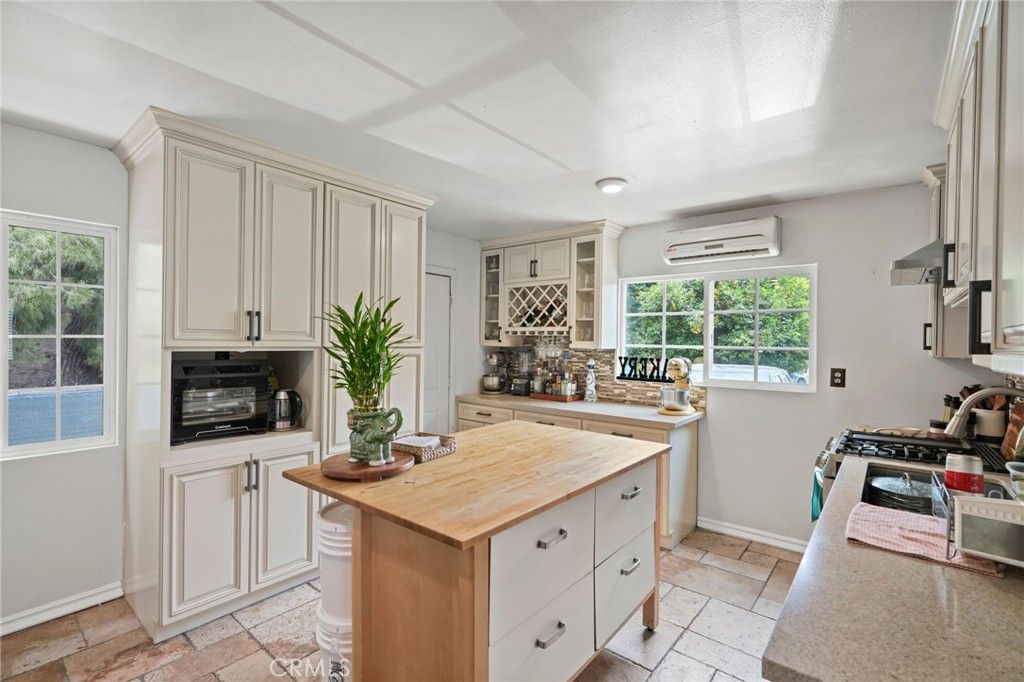 Image 32 of property listing at 15627 Vintage, North Hills, CA 91343