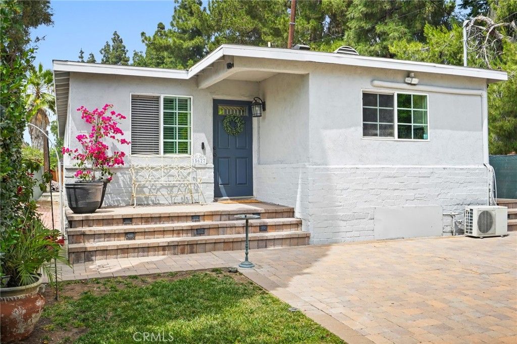 Image 4 of property listing at 15627 Vintage, North Hills, CA 91343
