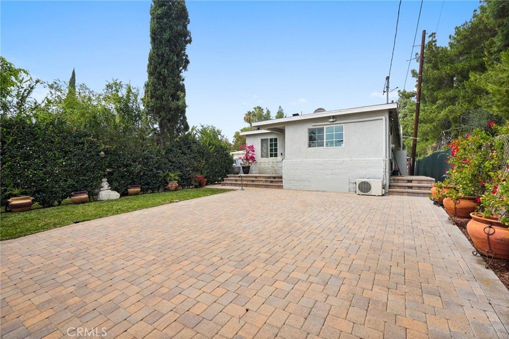 Image 50 of property listing at 15627 Vintage, North Hills, CA 91343