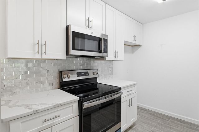 12550 Whittington Drive 403, Houston, TX 77077