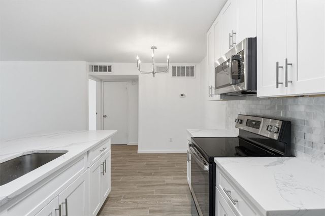 12550 Whittington Drive 403, Houston, TX 77077