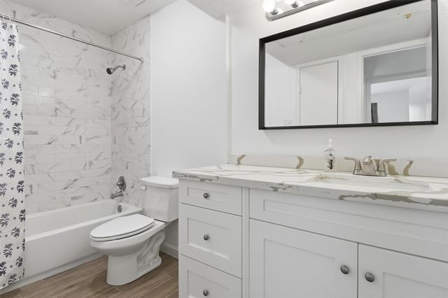 12550 Whittington Drive 403, Houston, TX 77077
