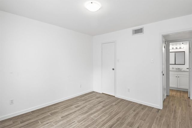 12550 Whittington Drive 403, Houston, TX 77077