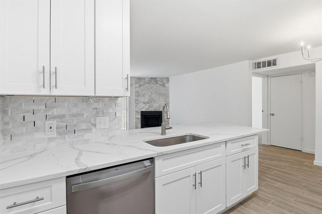 12550 Whittington Drive 403, Houston, TX 77077