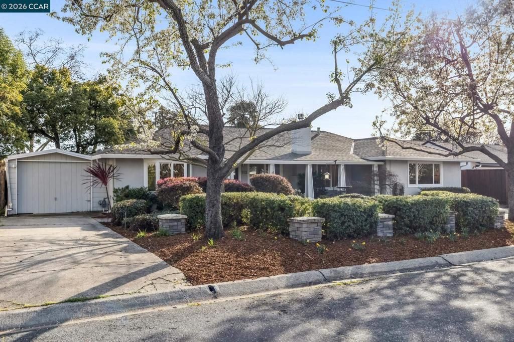 Image 2 of property listing at 113 113 Adria Dr, Pleasant Hill, CA 94523