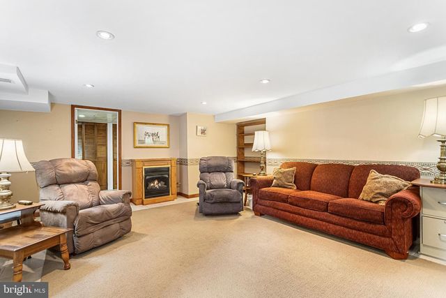321 HOLT LN, Springfield, PA 19064