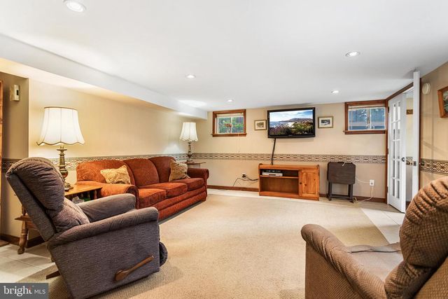 321 HOLT LN, Springfield, PA 19064