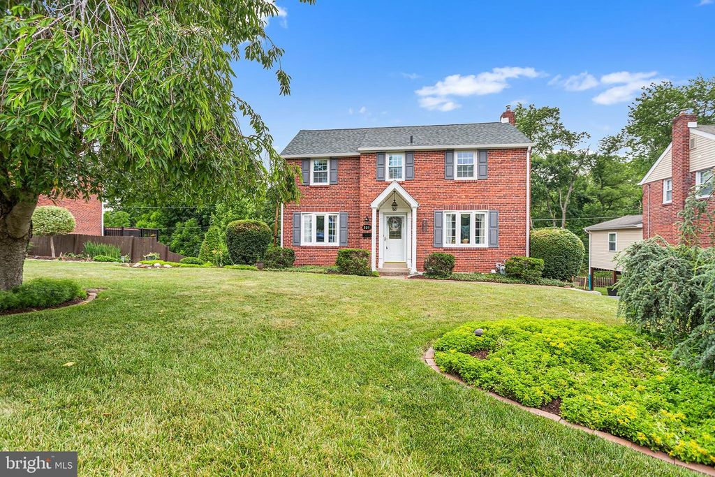 321 HOLT LN, Springfield, PA 19064