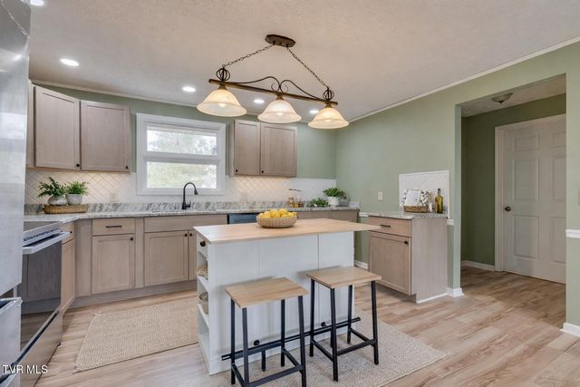 812 Mimosa Drive, Kingsport, TN 37660