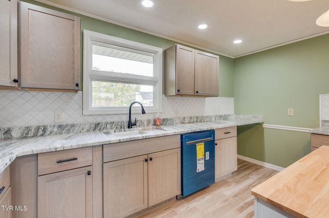 812 Mimosa Drive, Kingsport, TN 37660