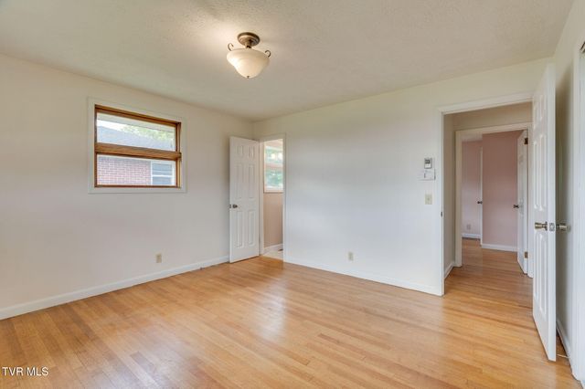 812 Mimosa Drive, Kingsport, TN 37660