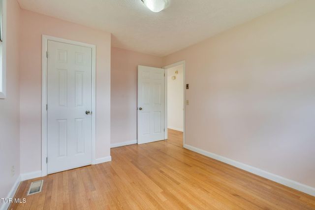 812 Mimosa Drive, Kingsport, TN 37660