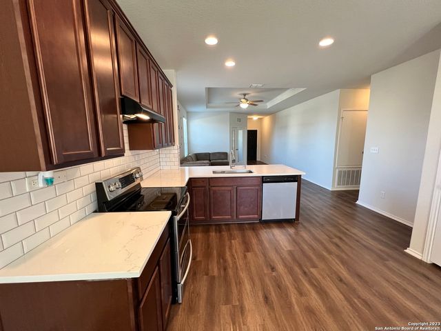 338 pollock, San Antonio, TX 78260