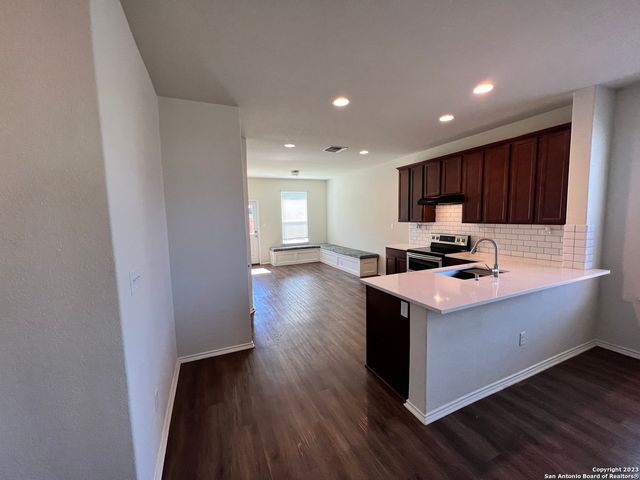 338 pollock, San Antonio, TX 78260