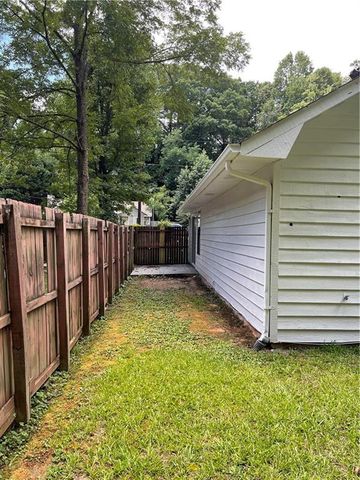 2145 Valley Oaks Drive SE, Smyrna, GA 30080