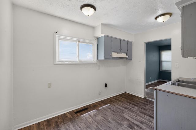2418 Century Drive, Columbus, OH 43211