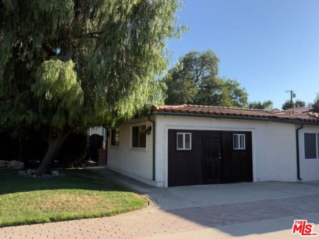 5833 Cahill Avenue, Los Angeles, CA 91356 — photo 5