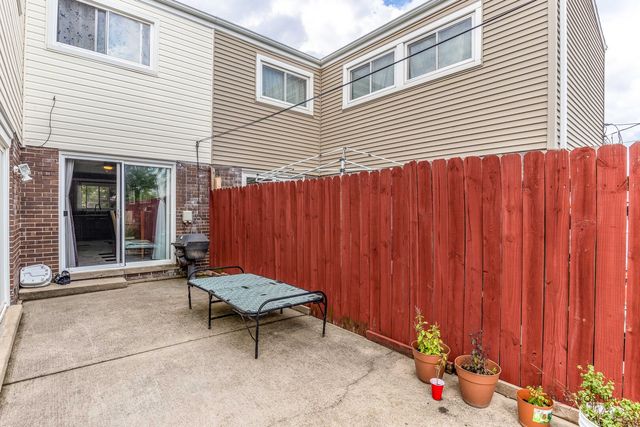 9105 HOLLYBERRY Avenue, Des Plaines, IL 60016
