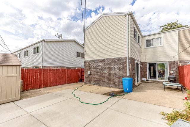 9105 HOLLYBERRY Avenue, Des Plaines, IL 60016