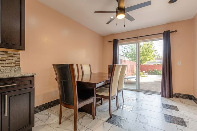 9105 HOLLYBERRY Avenue, Des Plaines, IL 60016