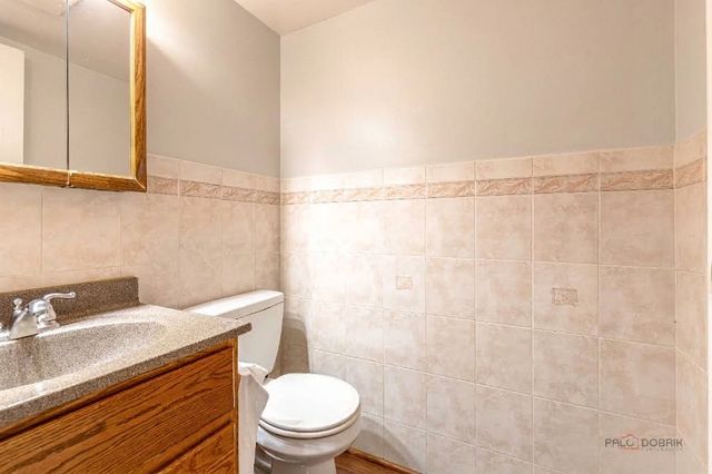 9105 HOLLYBERRY Avenue, Des Plaines, IL 60016
