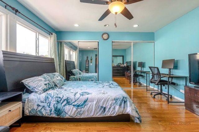 9105 HOLLYBERRY Avenue, Des Plaines, IL 60016