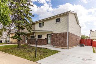 9105 HOLLYBERRY Avenue, Des Plaines, IL 60016