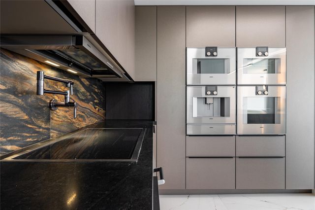 49 Briar Hollow Lane 1904, Houston, TX 77027