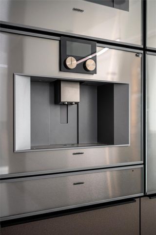 49 Briar Hollow Lane 1904, Houston, TX 77027