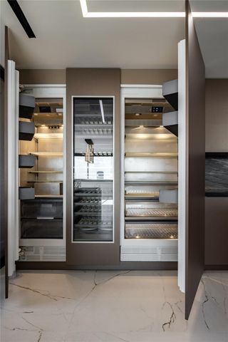 49 Briar Hollow Lane 1904, Houston, TX 77027