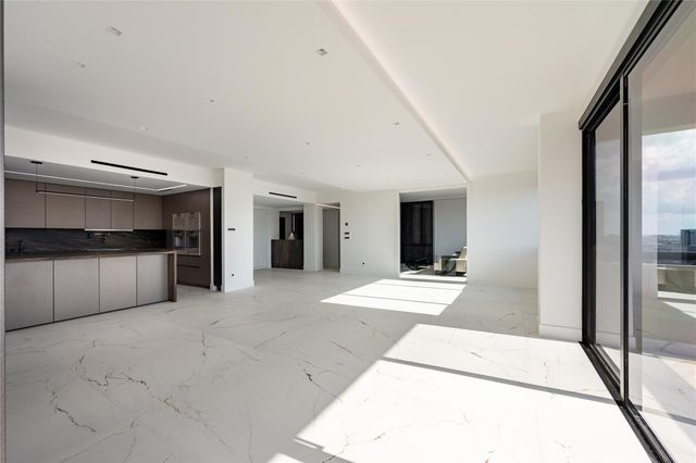 49 Briar Hollow Lane 1904, Houston, TX 77027