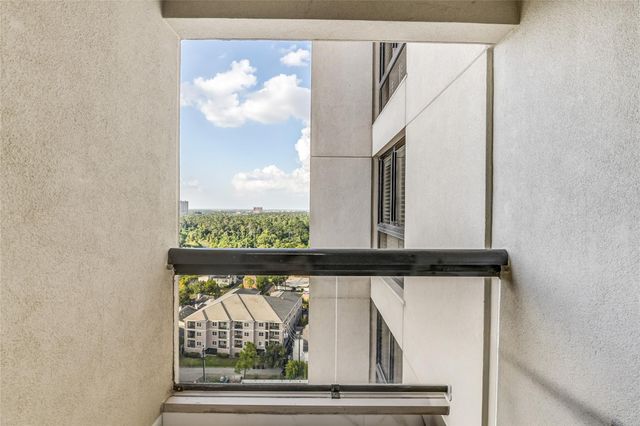 49 Briar Hollow Lane 1904, Houston, TX 77027