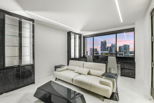 49 Briar Hollow Lane 1904, Houston, TX 77027