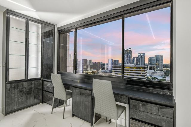 49 Briar Hollow Lane 1904, Houston, TX 77027