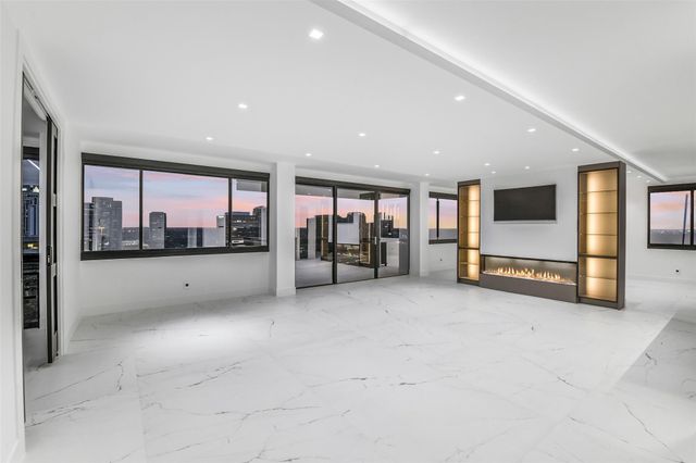 49 Briar Hollow Lane 1904, Houston, TX 77027