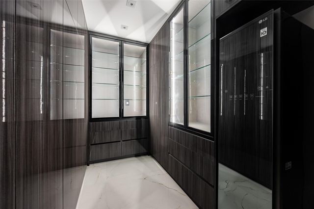 49 Briar Hollow Lane 1904, Houston, TX 77027