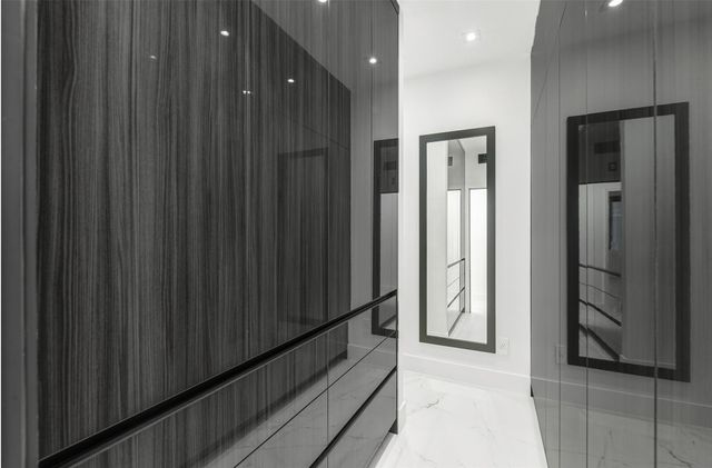 49 Briar Hollow Lane 1904, Houston, TX 77027