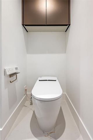 49 Briar Hollow Lane 1904, Houston, TX 77027