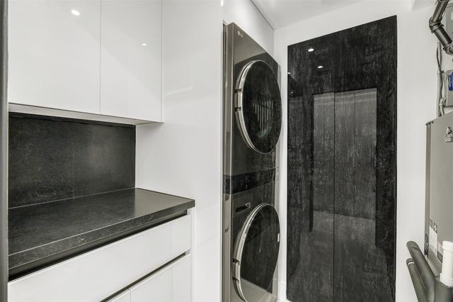 49 Briar Hollow Lane 1904, Houston, TX 77027